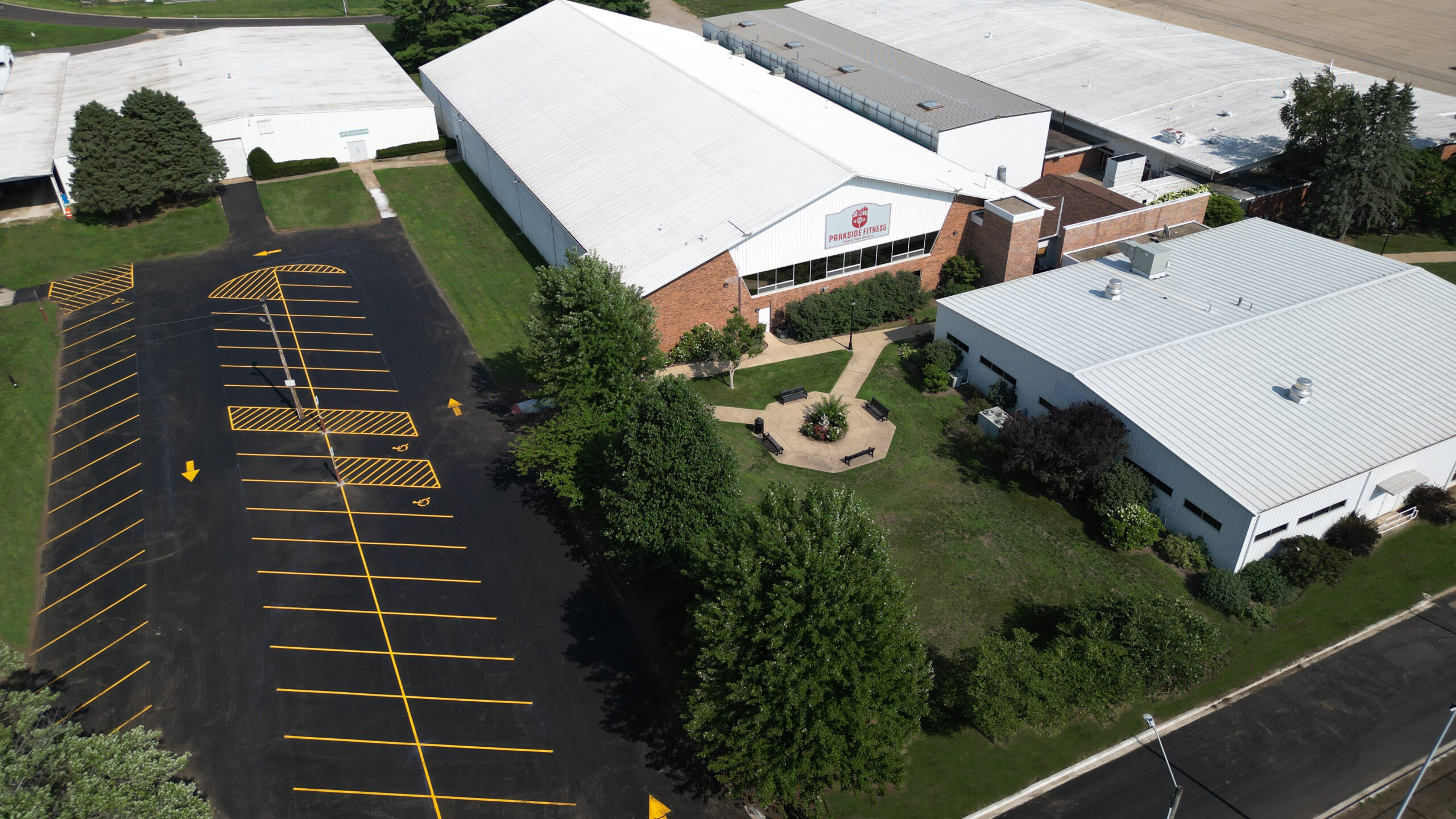 Exterior aerial of Parkside Fitness entrance and parking lot.